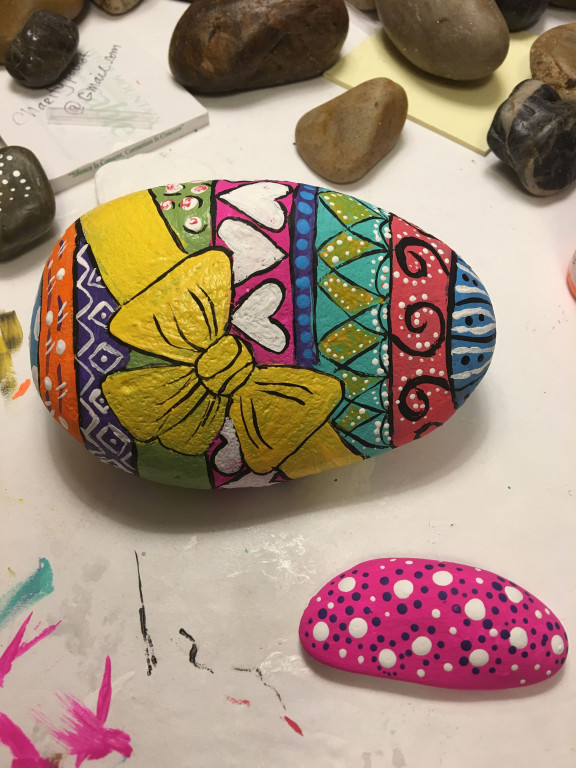 Maľovanie s deťmi - kamene ako veľkonočné vajíčka